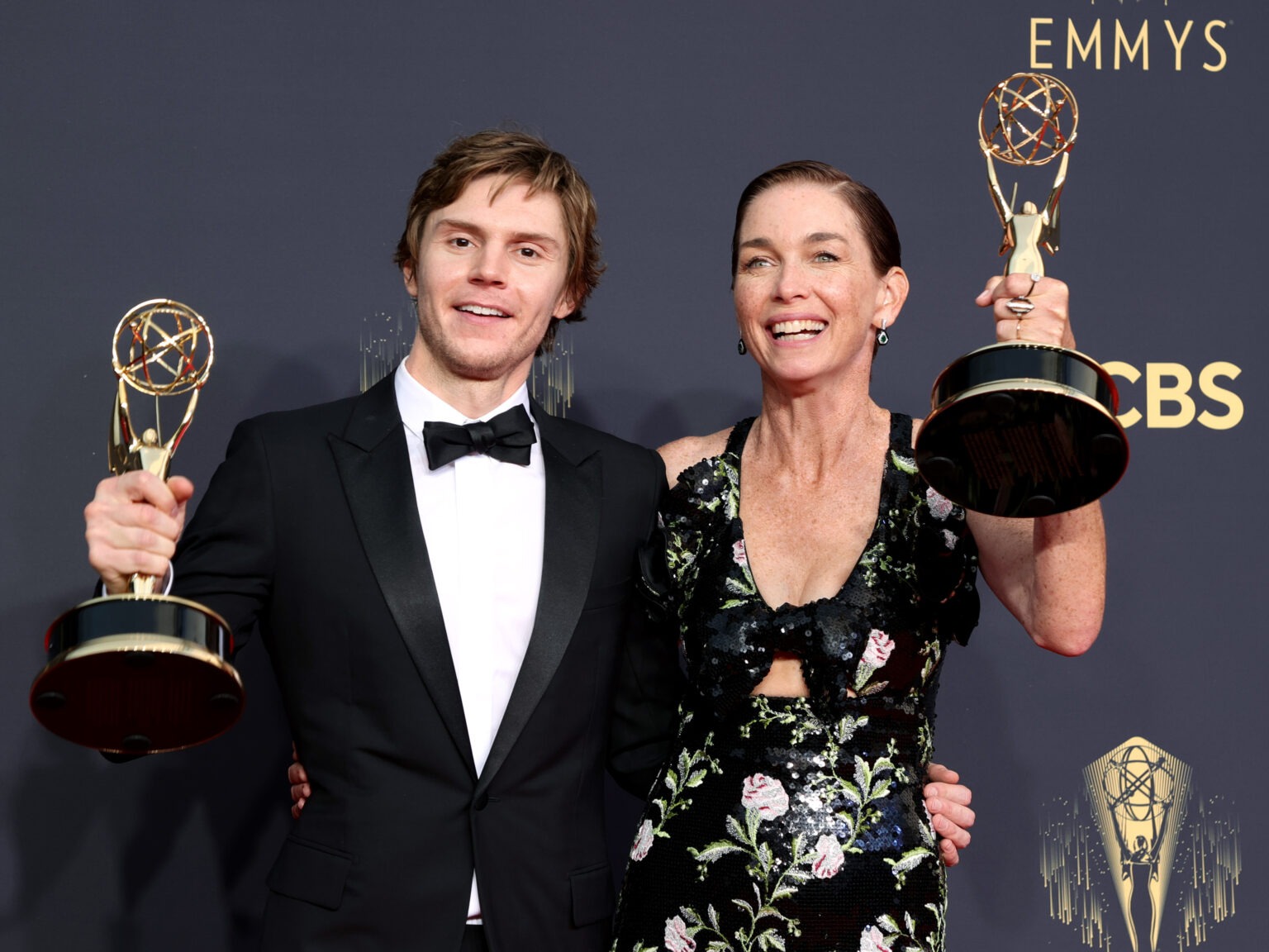 LOS ANGELES, CALIFORNIA - SEPTEMBER 19: (L-R) Evan Peters, winner of the Outstanding Supporting Actor In A Limited Or Anthology Series Or Movie award for ‘Mare Of Easttown’ and Julianne Nicholson, winner of the Outstanding Supporting Actress In A Limited Or Anthology Series Or Movie award for ‘Mare Of Easttown,’ pose in the press room during the 73rd Primetime Emmy Awards at L.A. LIVE on September 19, 2021 in Los Angeles, California. (Photo by Rich Fury/Getty Images)